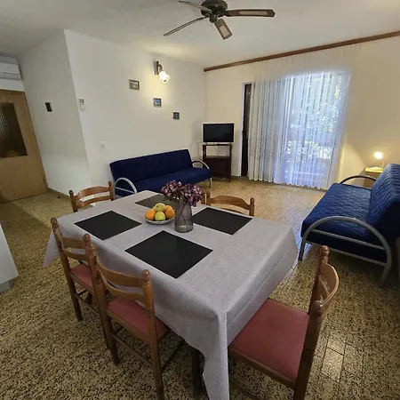 Apartment House Jakasa *
